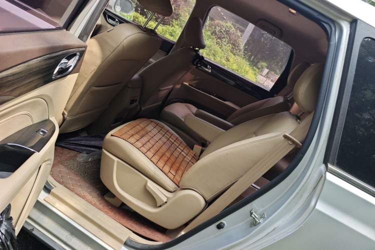 Used Baojun 730 2016 1.5L Manual Comfort Version 7 Seats China V Emission Standard Left Rear Seat