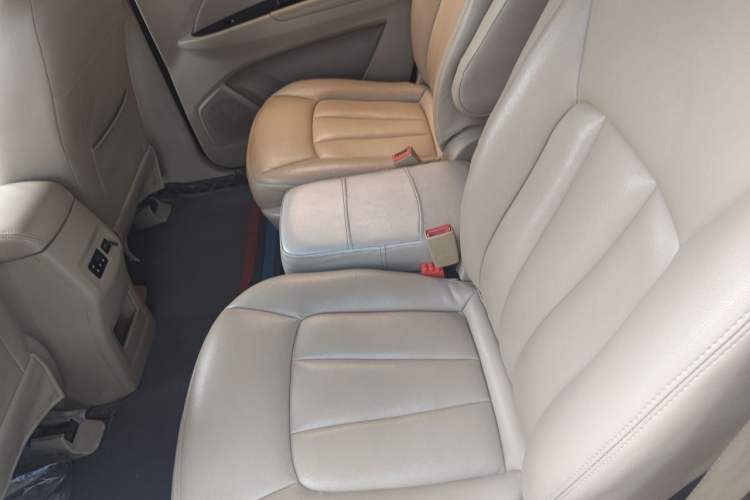Used Baojun 730 2016 1.5L Manual Standard Version 7 Seats Left Rear Seat