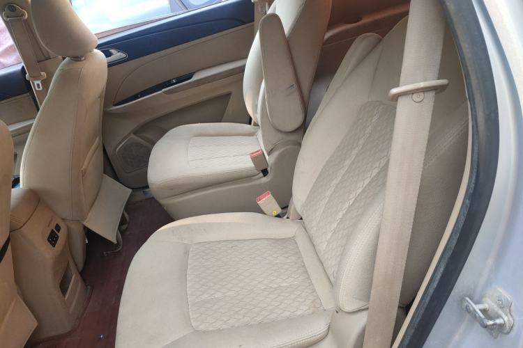 Used Baojun 730 2016 1.5T Manual Standard Version 7 Seats Left Rear Seat