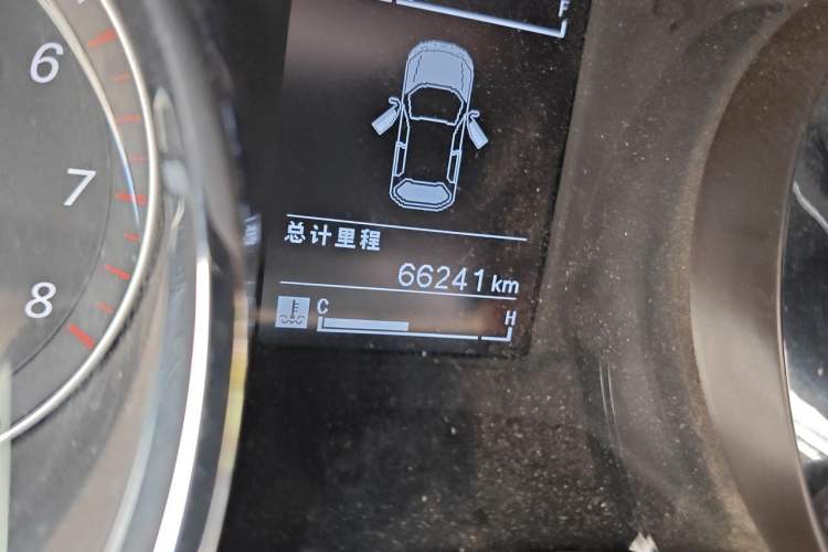 Used Baojun 730 2016 1.5T Manual Luxury Edition 7 Seats Odometer Close Up