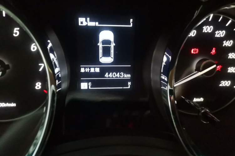 Used Baojun 730 2016 1.5T Manual Luxury Edition 7 Seats Odometer Close Up