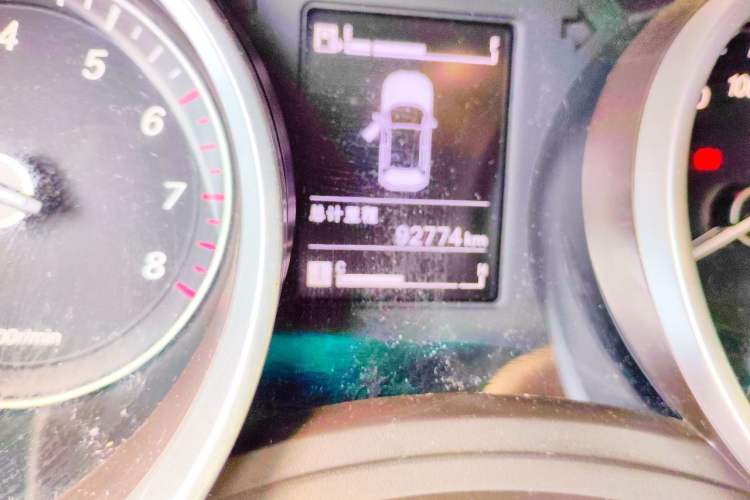 Used Baojun 730 2016 1.5L Manual Standard Version 7 Seats Odometer Close Up