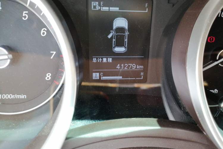 Used Baojun 730 2016 Revised 1.5L Manual Standard Version 7 Seats China V Emission Standard Odometer Close Up