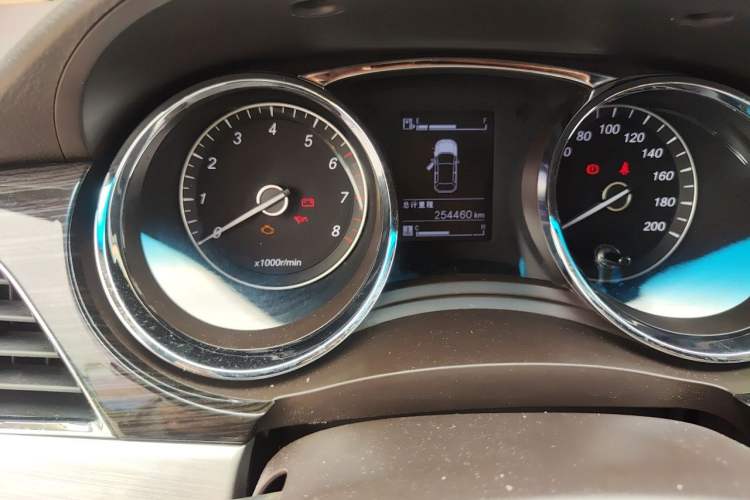 Used Baojun 730 2016 1.5L Manual Luxury Edition 7 Seats Odometer Close Up