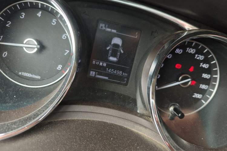 Used Baojun 730 2016 1.5T Manual Comfort Version 7 Seats Odometer Close Up