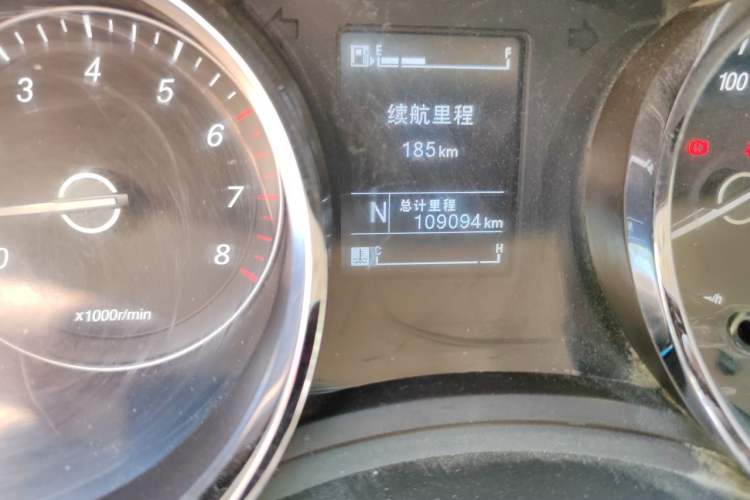 Used Baojun 730 2016 1.8L iAMT Comfort Version 7 Seats Odometer Close Up