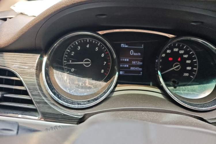 Used Baojun 730 2016 1.5L Manual Comfort Version 7 Seats China V Emission Standard Odometer Close Up