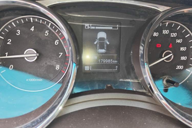Used Baojun 730 2016 1.5T Manual Comfort Version 7 Seats Odometer Close Up