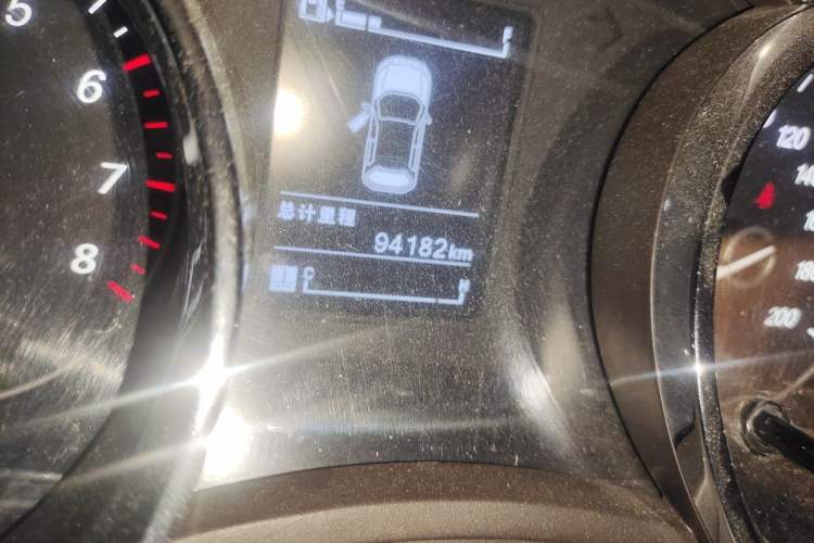 Used Baojun 730 2016 1.5L Manual Luxury Edition 7 Seats Odometer Close Up