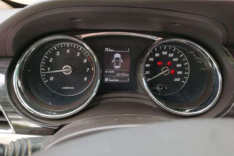Used Baojun 730 2016 1.5L Manual Comfort Version 7 Seats China V Emission Standard Odometer Close Up