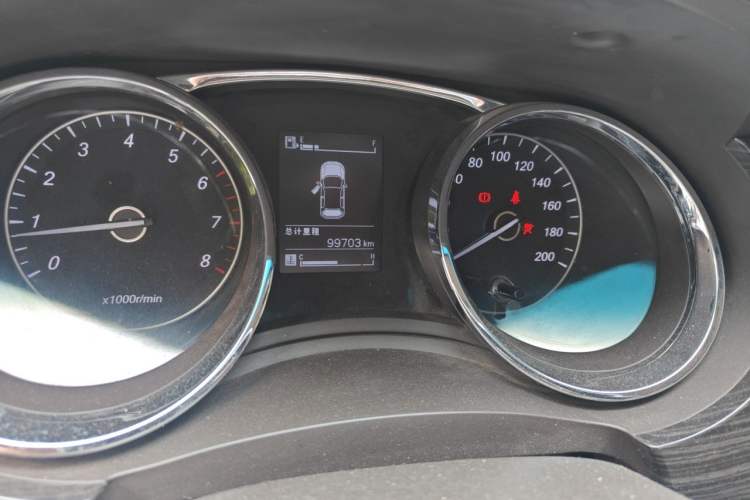 Used Baojun 730 2016 1.5L Manual Comfort Version 7 Seats China V Emission Standard Odometer Close Up