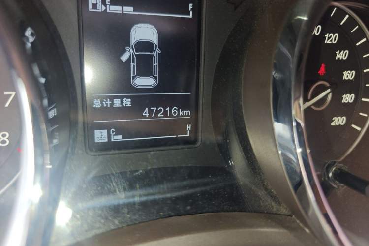 Used Baojun 730 2016 1.5L Manual Luxury Edition 7 Seats Odometer Close Up
