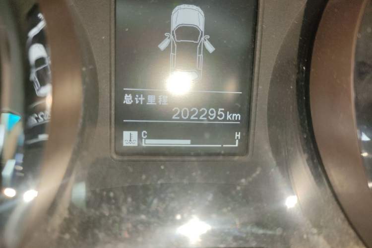 Used Baojun 730 2016 1.8L Manual Comfort Version 7 Seats Odometer Close Up