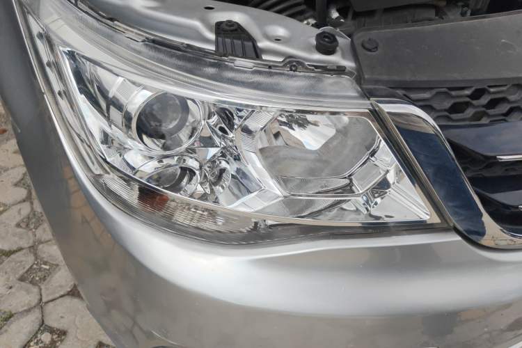 Used Baojun 730 2016 1.5T Manual Comfort Version 7 Seats Right Front Headlight