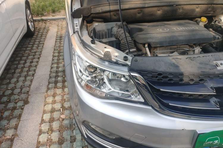 Used Baojun 730 2016 1.5T Manual Standard Version 7 Seats Right Front Headlight