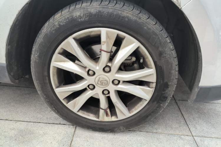 Used Baojun 730 2016 1.5L Manual Comfort Version 7 Seats China V Emission Standard Right Front Wheel Hub