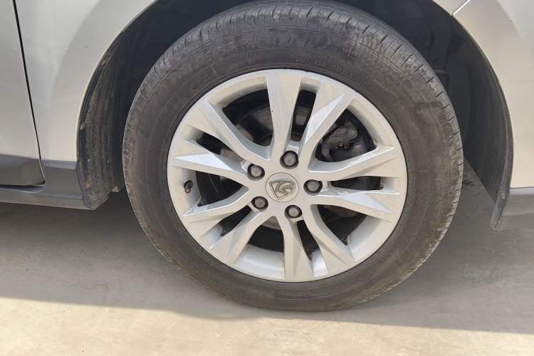 Used Baojun 730 2016 1.5L Manual Luxury Edition 7 Seats Right Front Wheel Hub