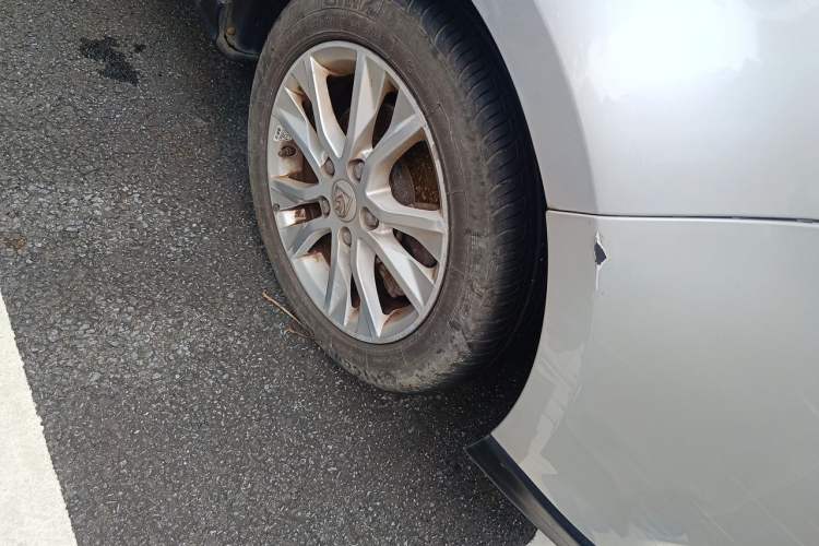 Used Baojun 730 2016 1.5L Manual Comfort Version 7 Seats China V Emission Standard Right Front Wheel Hub