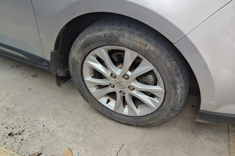 Used Baojun 730 2016 1.5T Manual Luxury Edition 7 Seats Right Front Wheel Hub