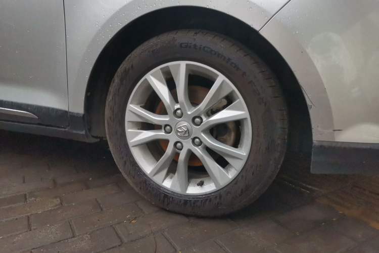 Used Baojun 730 2016 1.5T Manual Luxury Edition 7 Seats Right Front Wheel Hub