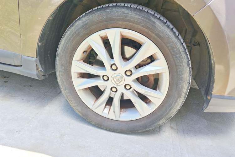 Used Baojun 730 2016 1.5L Manual Comfort Version 7 Seats China V Emission Standard Right Front Wheel Hub