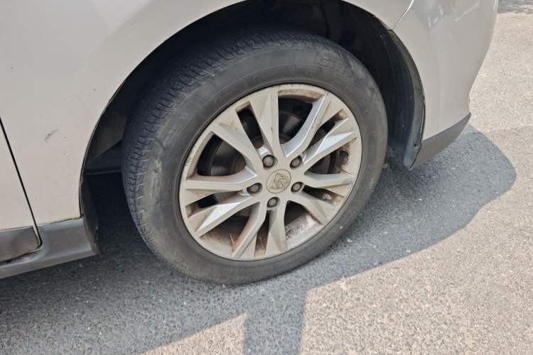 Used Baojun 730 2016 1.5L Manual Comfort Version 7 Seats China V Emission Standard Right Front Wheel Hub