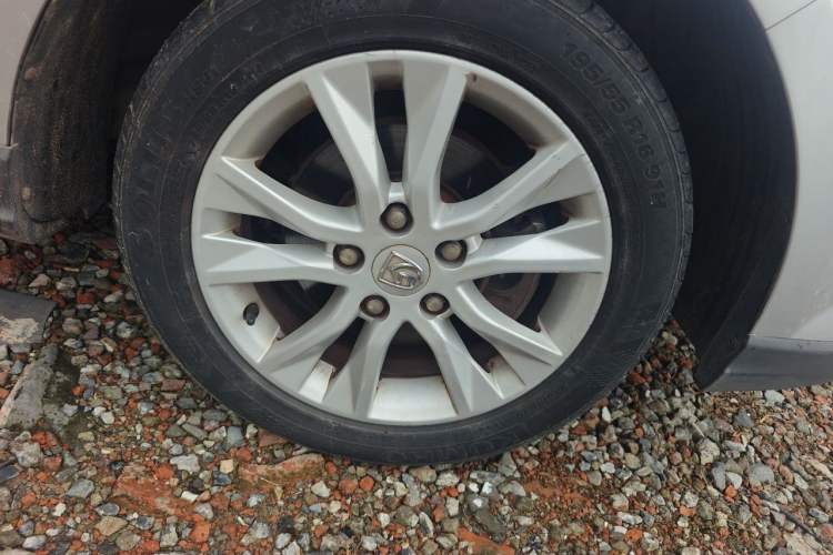 Used Baojun 730 2016 1.5L Manual Luxury Edition 7 Seats Right Front Wheel Hub