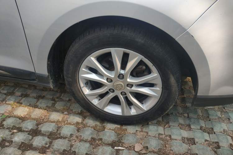 Used Baojun 730 2016 1.5T Manual Standard Version 7 Seats Right Front Wheel Hub