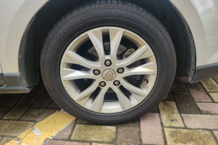 Used Baojun 730 2016 1.8L Manual Comfort Version 7 Seats Right Front Wheel Hub