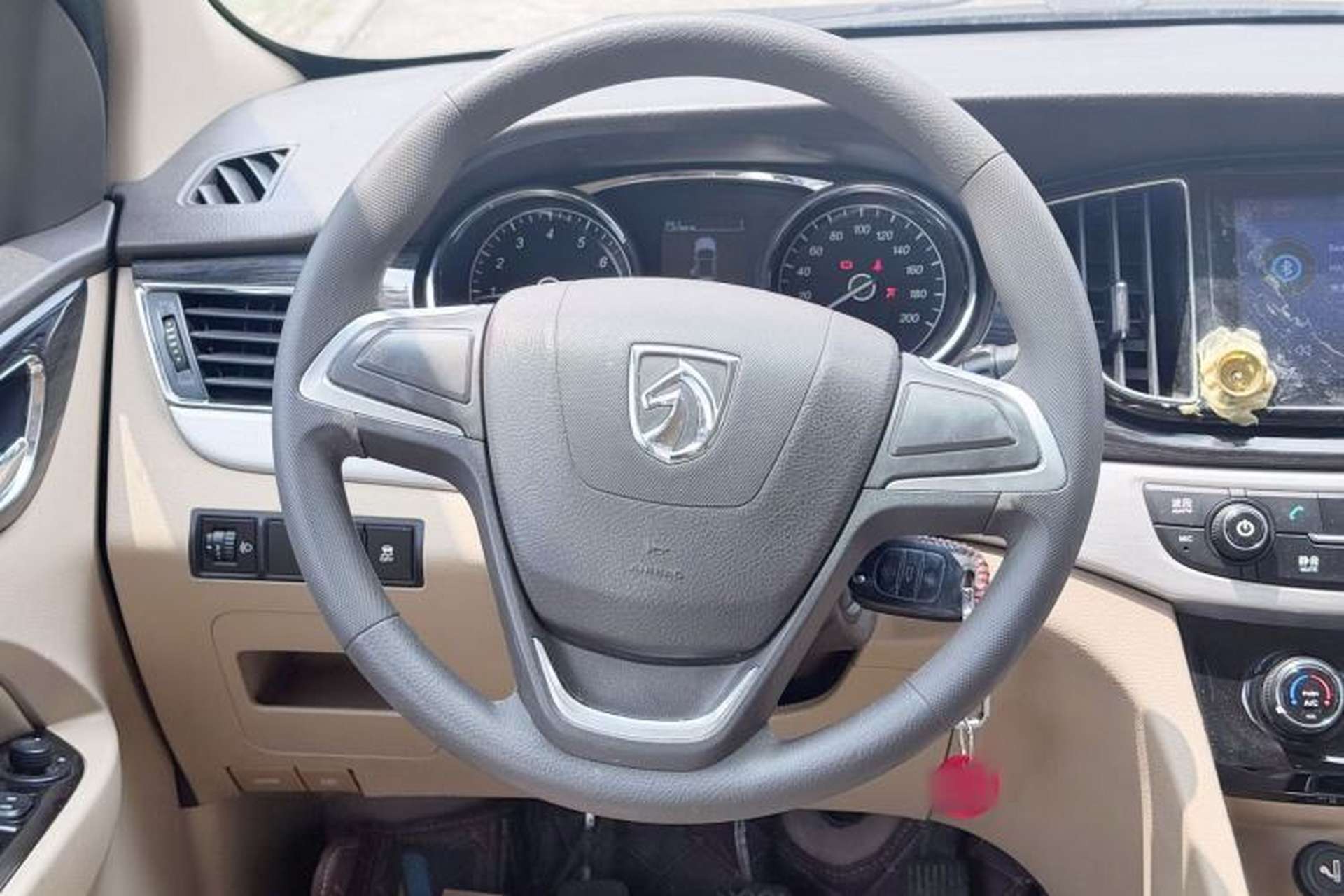 Used Baojun 730 2016 1.8L Manual Comfort Version 7 Seats Steering Wheel