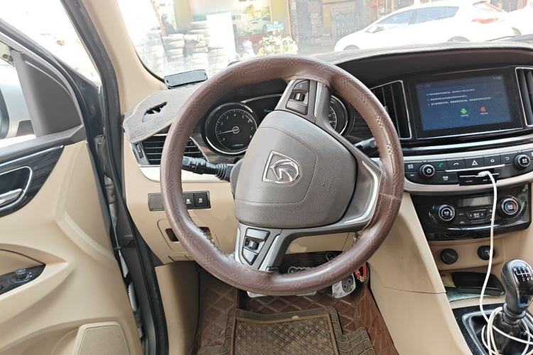 Used Baojun 730 2016 1.5T Manual Luxury Edition 7 Seats Steering Wheel