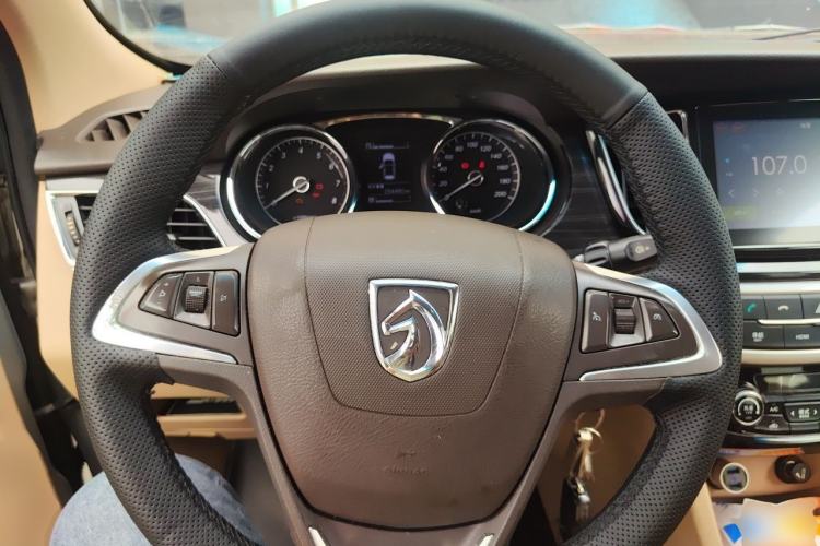 Used Baojun 730 2016 1.5L Manual Luxury Edition 7 Seats Steering Wheel