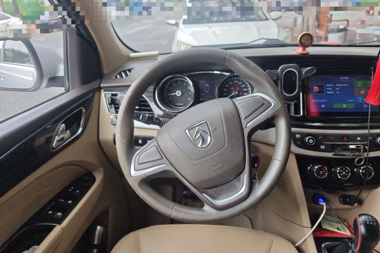 Used Baojun 730 2016 1.5T Manual Comfort Version 7 Seats Steering Wheel