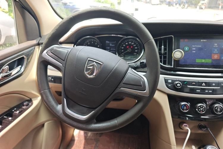 Used Baojun 730 2016 1.5L Manual Comfort Version 7 Seats China V Emission Standard Steering Wheel