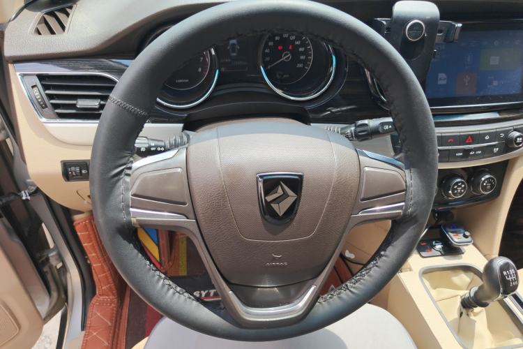 Used Baojun 730 2016 1.5T Manual Comfort Version 7 Seats Steering Wheel