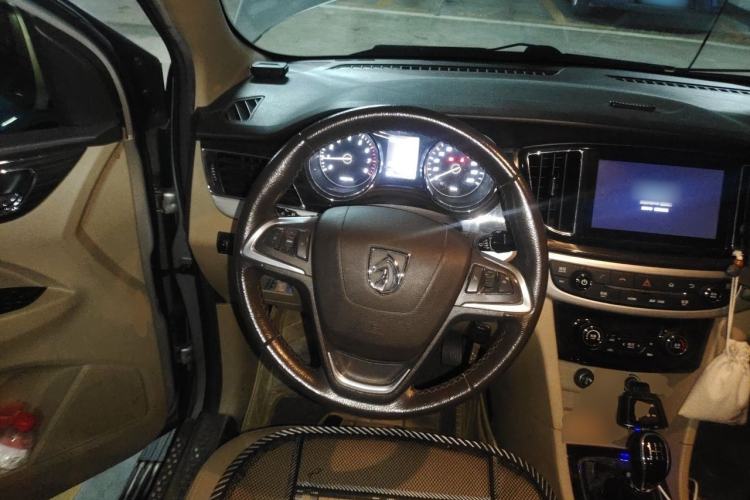 Used Baojun 730 2016 1.5L Manual Luxury Edition 7 Seats Steering Wheel