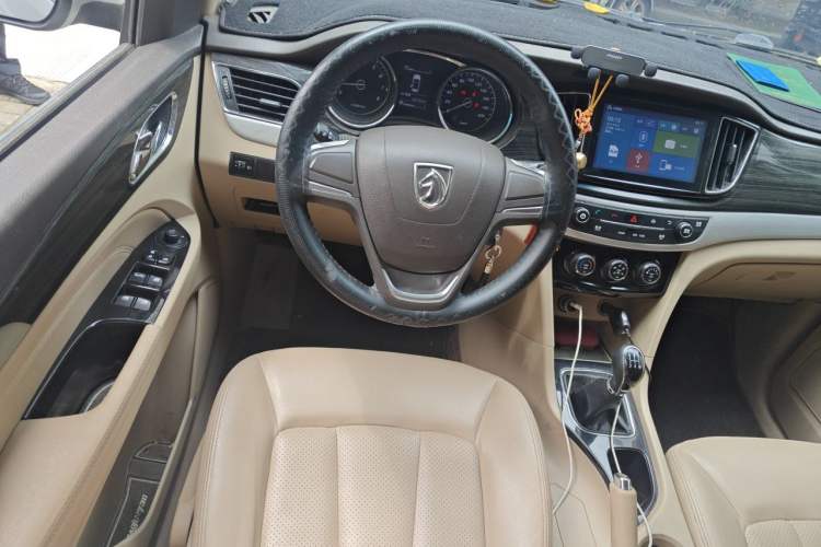 Used Baojun 730 2016 1.5L Manual Comfort Version 7 Seats China V Emission Standard Steering Wheel