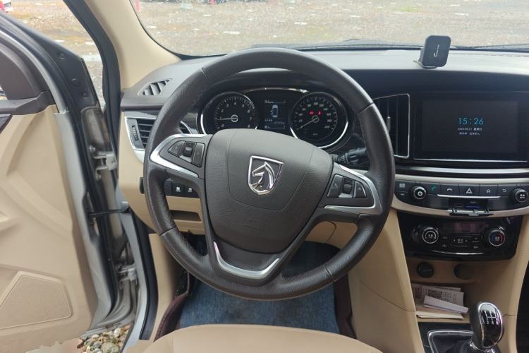 Used Baojun 730 2016 1.5L Manual Luxury Edition 7 Seats Steering Wheel