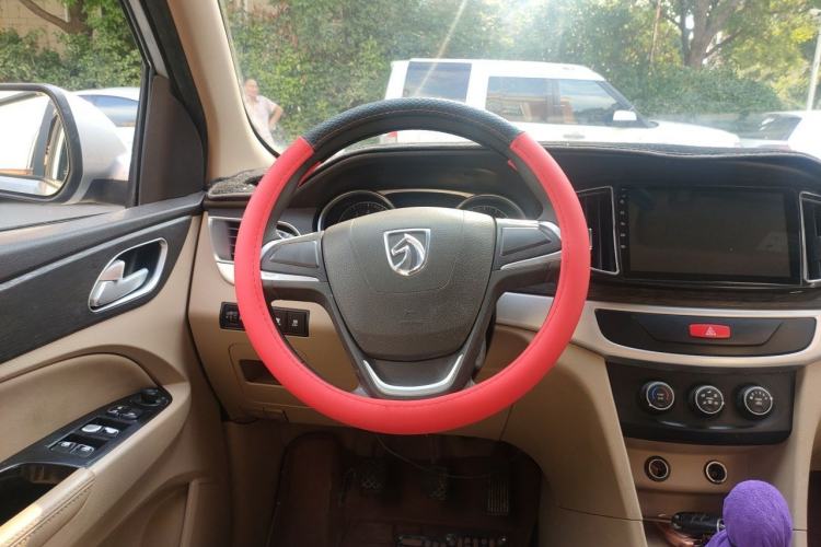 Used Baojun 730 2016 1.5T Manual Standard Version 7 Seats Steering Wheel