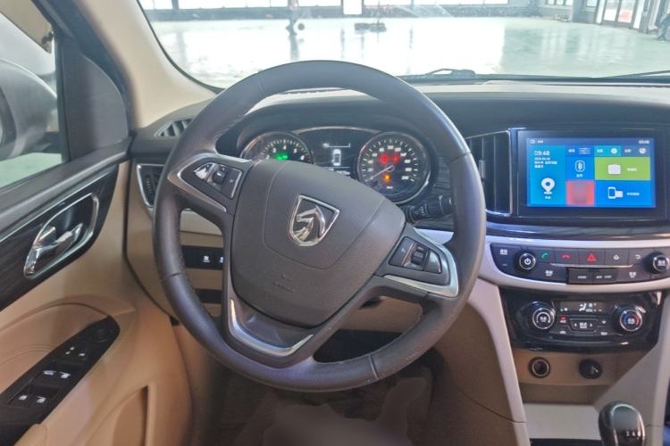 Used Baojun 730 2016 1.5T Manual Luxury Edition 7 Seats Steering Wheel