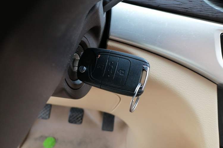 Used Baojun 730 2016 Revised 1.5L Manual Standard Version 7 Seats China V Emission Standard Vehicle Key