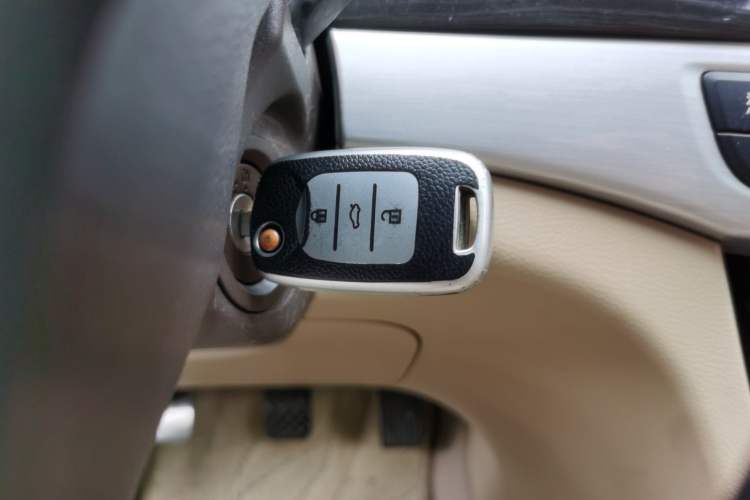 Used Baojun 730 2016 1.5L Manual Comfort Version 7 Seats China V Emission Standard Vehicle Key