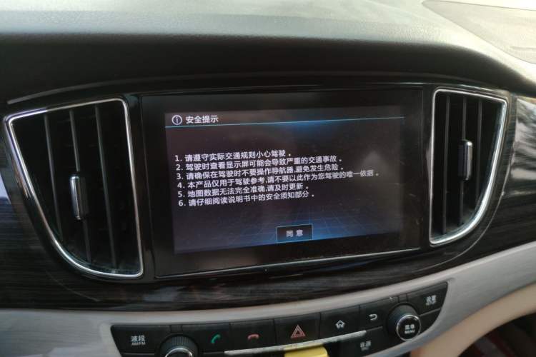 Used Baojun 730 2016 1.5L Manual Luxury Edition 7 Seats Audio And AC Panel