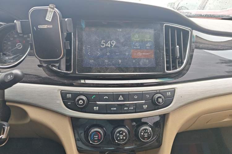Used Baojun 730 2016 1.5L Manual Comfort Version 7 Seats China V Emission Standard Audio And AC Panel