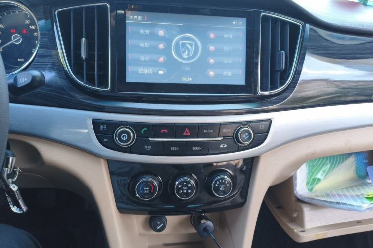 Used Baojun 730 2016 1.5L Manual Comfort Version 7 Seats China V Emission Standard Audio And AC Panel