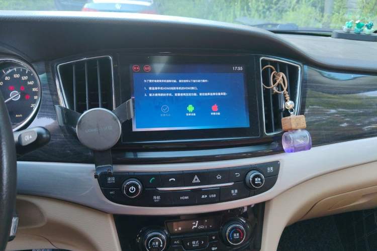 Used Baojun 730 2016 1.5L Manual Luxury Edition 7 Seats Audio And AC Panel