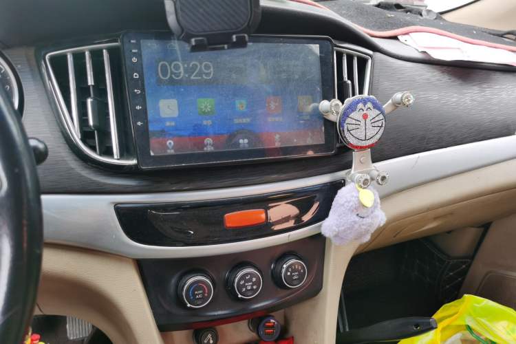 Used Baojun 730 2016 1.5L Manual Standard Version 7 Seats Audio And AC Panel