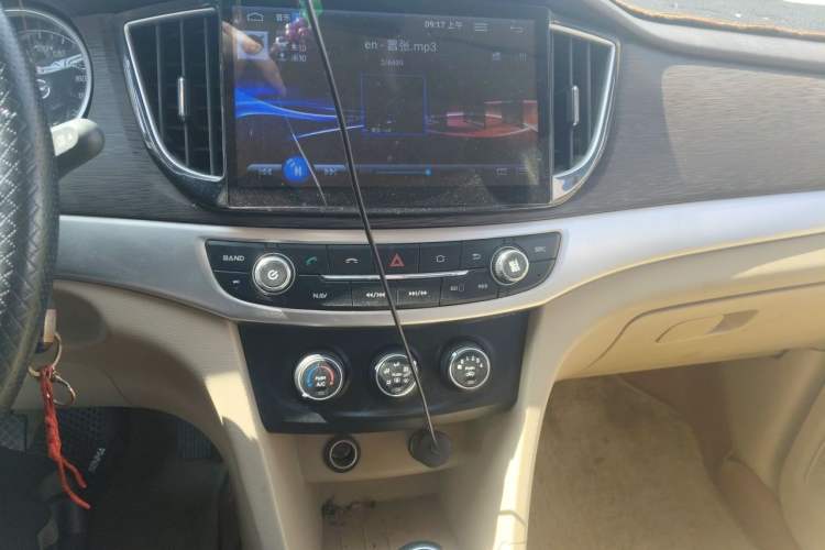 Used Baojun 730 2016 1.5L Manual Standard Version 7 Seats Audio And AC Panel