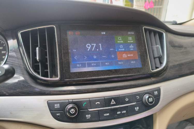 Used Baojun 730 2016 1.5L Manual Luxury Edition 7 Seats Audio And AC Panel