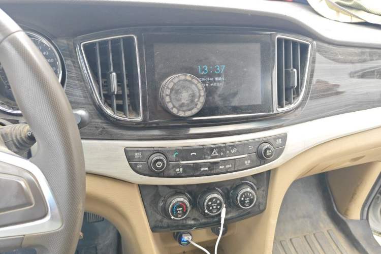 Used Baojun 730 2016 1.5L Manual Comfort Version 7 Seats China V Emission Standard Audio And AC Panel
